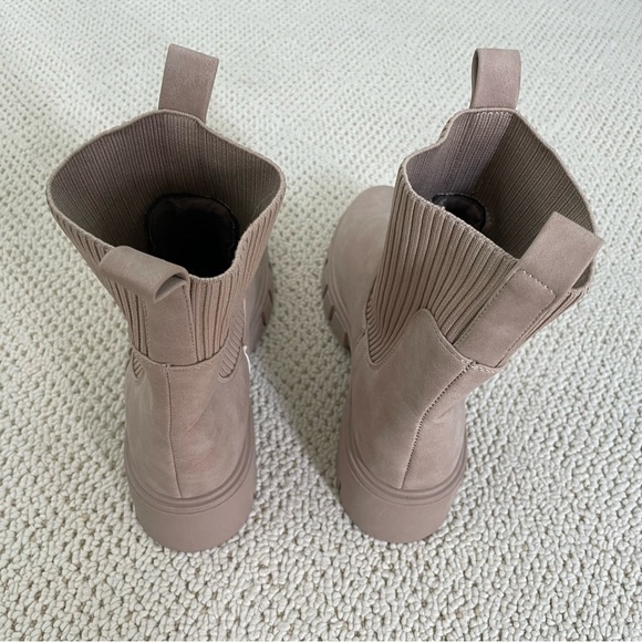 Qupid brand Beige Chunky Lug Sole Platform Elastic Sock Ankle Boots. Size 8 - Picture 12 of 15